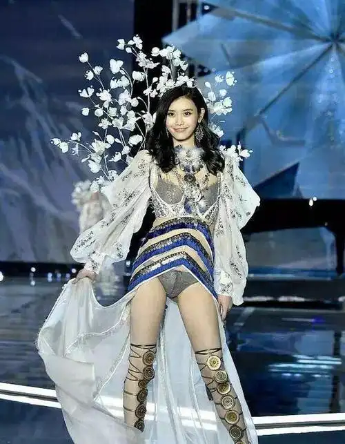 奚梦瑶,别低头皇冠会掉!