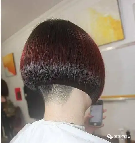 2017流行"推后边"短发
