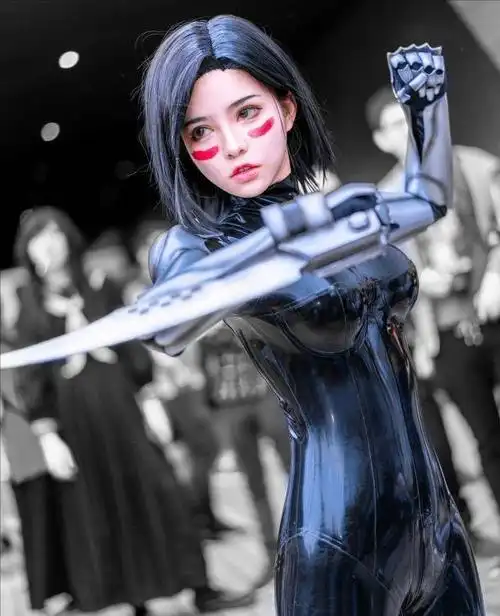 漫展胶衣cos最吸睛?对coser身材要求太高,还得靠别人脱衣服