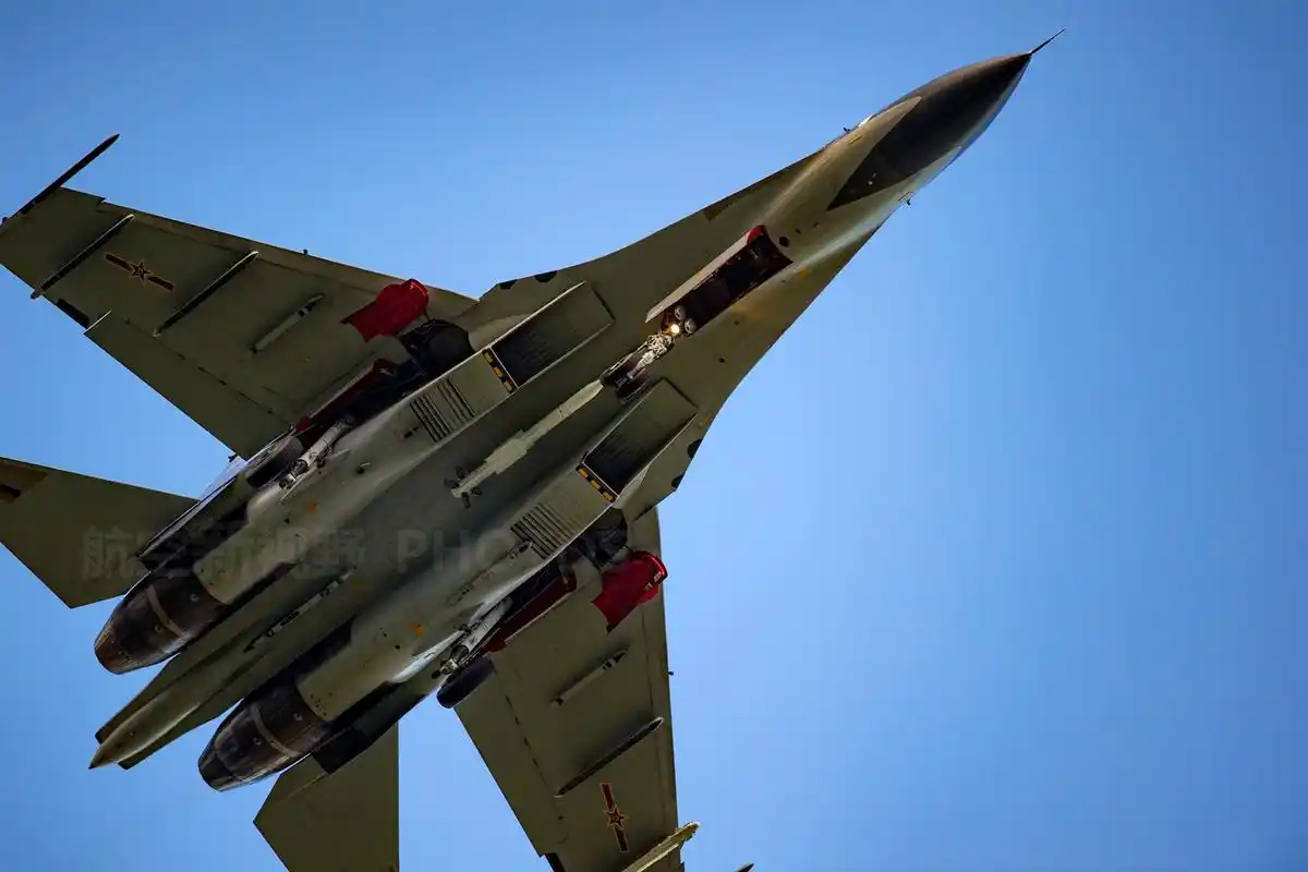 采用粉色高可视度涂装,目的性很明确_新型战斗机
