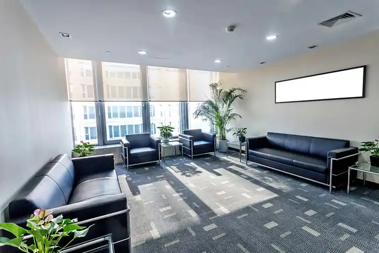 让接待室具有自己的ai,整个接待室无需操控,接待室"自己"会感知客户的