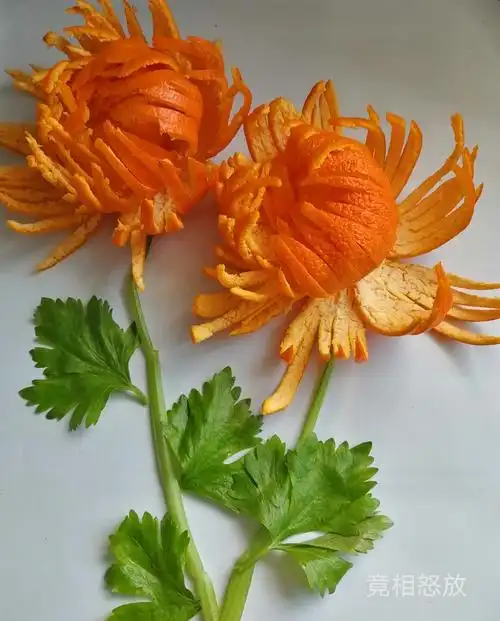 2020年的圣诞来到了,这里没有雪也没有圣诞树,我用瓜果蔬菜拼出了圣诞