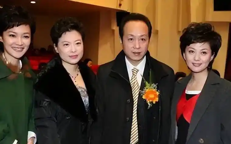 原创著名主持人罗京去世13年后妻子改嫁富豪儿子的坚持让人泪目