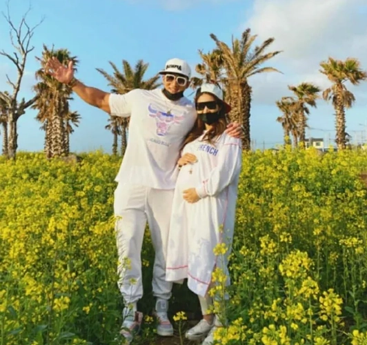 原创亚洲巨兽黄哲勋妻子晒孕照依然在坚持健身这身材没谁了