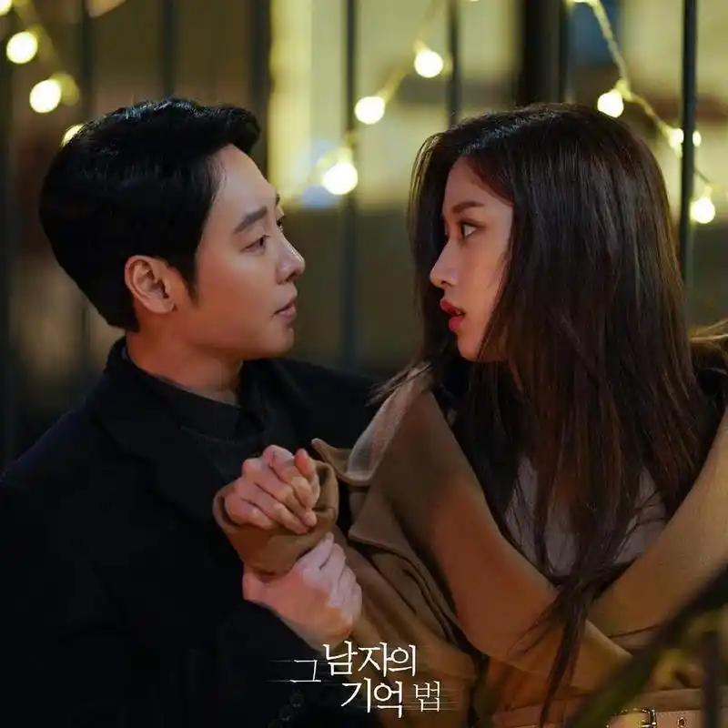 也不能动摇丝毫,可是我却对着前夫的头像发呆,就在昨天大年三十晚上