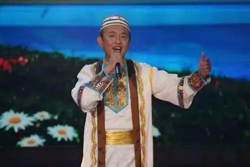 马俊,这个河湟两岸家喻户晓妇孺皆知的名字,几乎已和"花儿"密不可分.