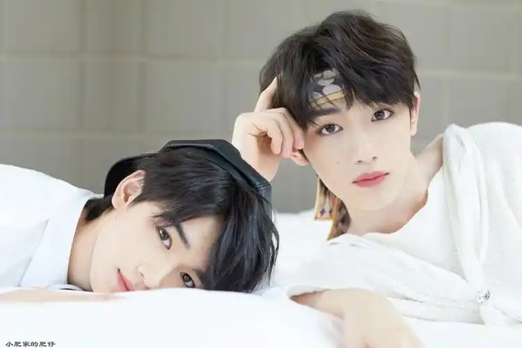 听说有人分不清丁程鑫和宋亚轩了,所以本i帅哥来了|大量帅哥美图