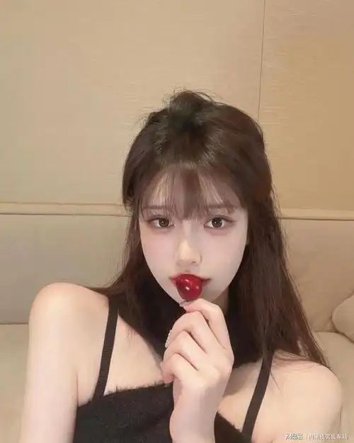 今日养眼美女纯欲风网红lunawinkwink白皙皮肤娇嫩可人