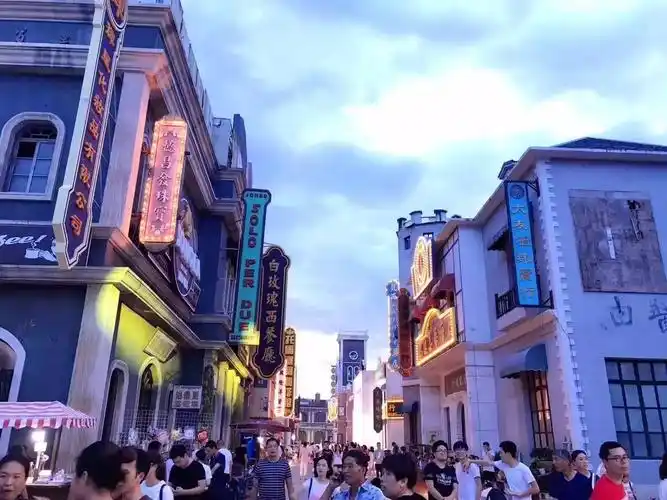 象山影视城第四届泼水节启幕引万人狂欢泼水民国狂欢夜同步惊艳登陆