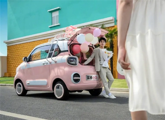 硬刚五菱mini ev 奔腾小马开始预售 提供敞篷版本 售价5.99万起