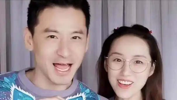 老公穿情侣装为女ceo庆生,公司名字有猫腻_钱泳辰_照片_时候