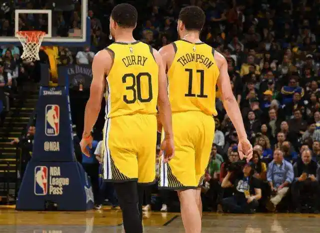 库里与汤普森的三分技术有哪些不同?_腾讯新闻