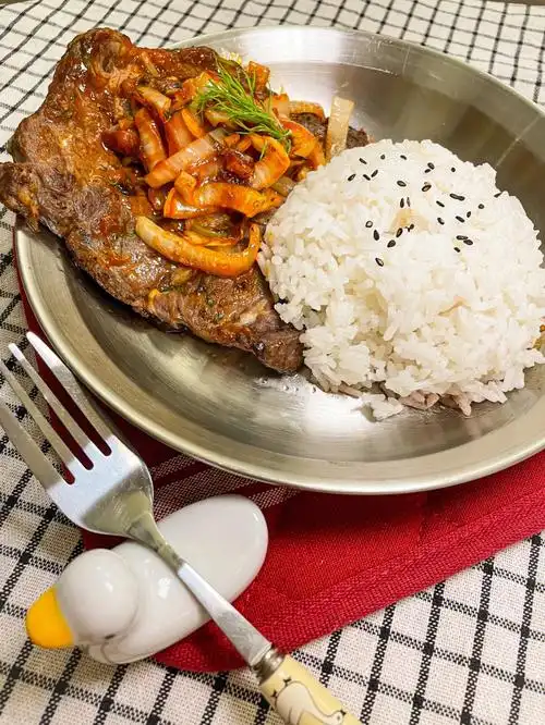 自制09牛排米饭一人食套餐