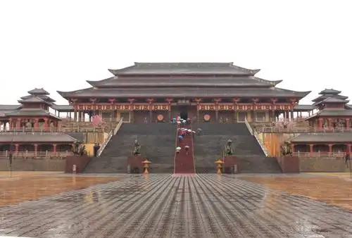 "四海归一殿", 展现秦始皇并吞六国,一统天下的磅礴恢宏气势.