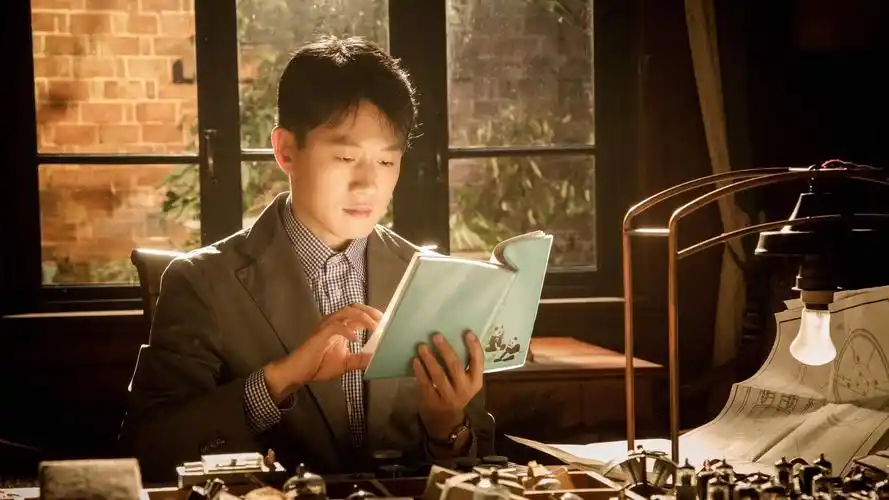 《奔腾年代》今日开播 佟大为挑战变身工科男"常怼怼"