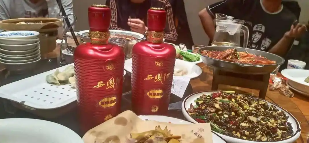 蠡县信誉楼烟酒组携手西凤酒厂家人员答谢忠诚顾客宴会,圆满结束啦!