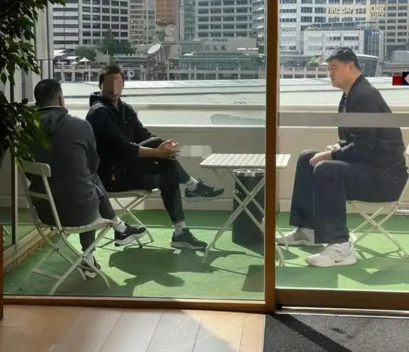 用手比划这么大表情包 手比划这么大搞笑图片