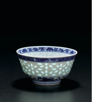 青花玲珑瓷:恬淡与玲珑完美结合的瓷器瑰宝!