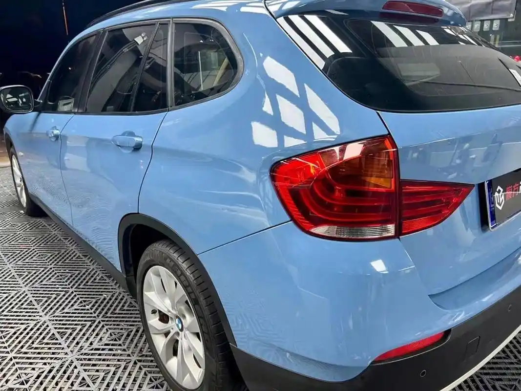 宝马x1 改色pet 水晶陶瓷蓝  这个颜色很好看,是大众喜欢的颜色