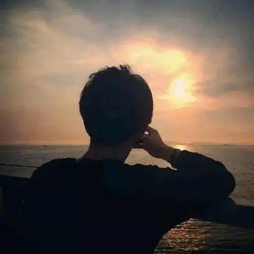 倚栏看夕阳头像