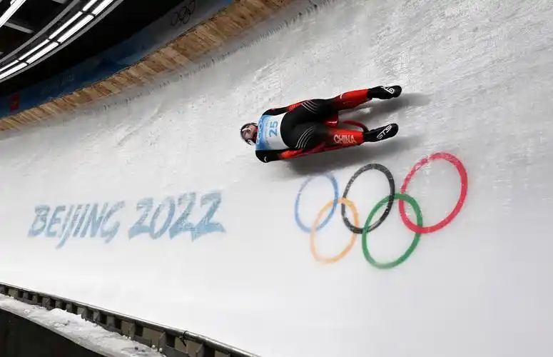 2月5日,北京2022年冬奥会男子单人雪橇项目比赛在国家雪车雪橇中心