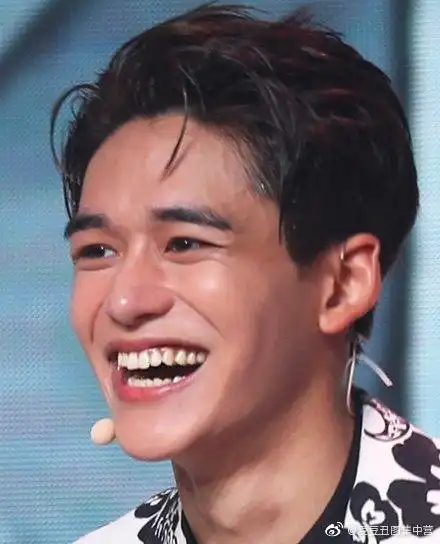 黄旭熙在你这是帅哥还是丑人