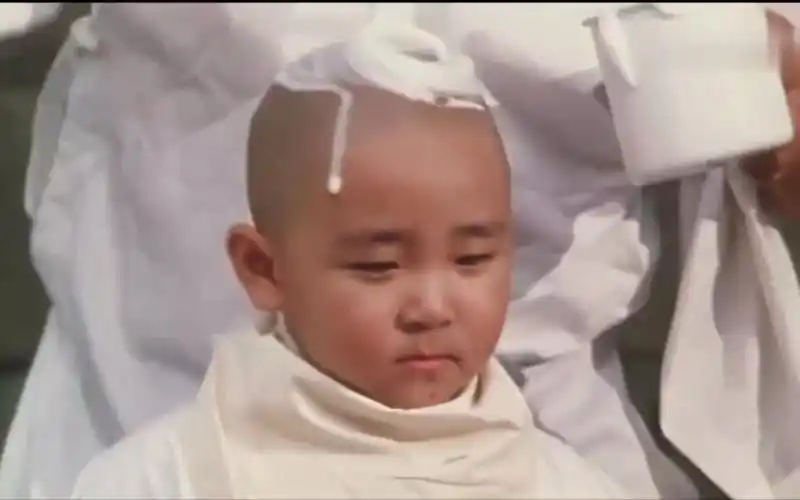 新乌龙院:小时候的郝劭文,头是真的铁,钟都给撞掉了!