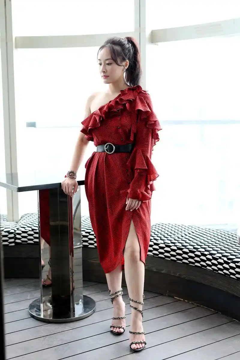 tvb陈滢出席活动展示名表,大气有范,气质尽显!