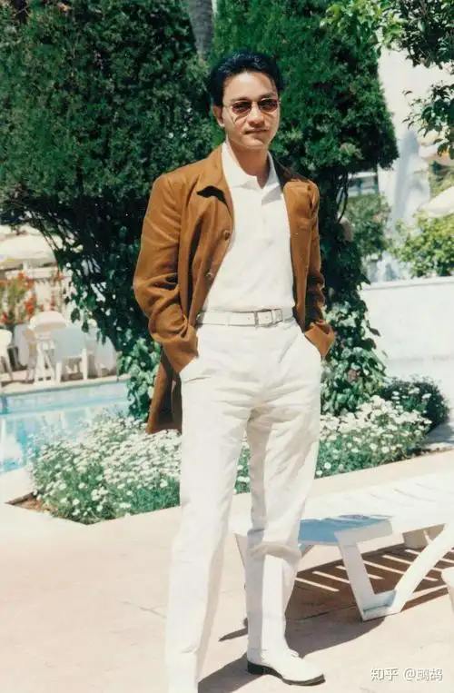 请问各位知友有没有哥哥张国荣全身照高清图想做人形立牌可以吗