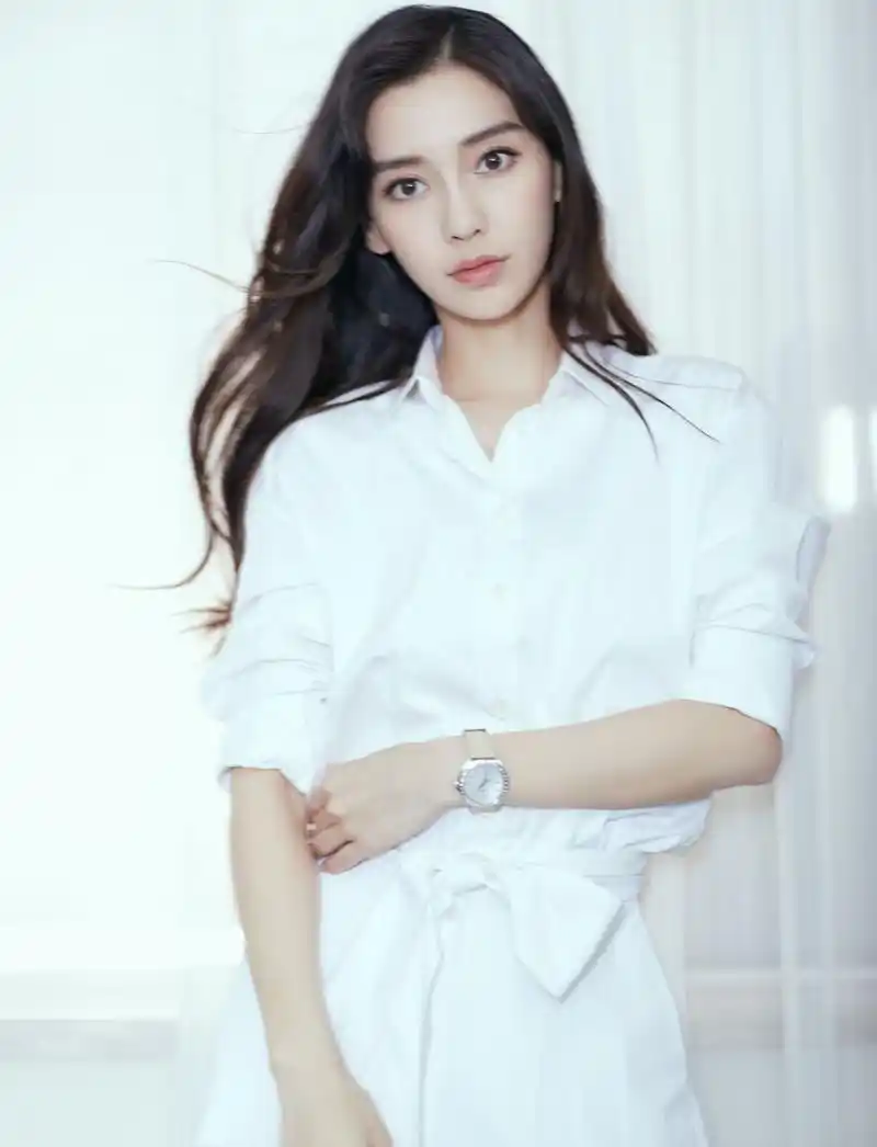 正当年华,筑梦青春,纯洁白衣angelababy 青春恣意,笃信