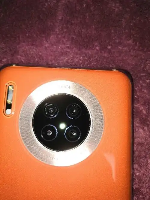 mate30后置摄像头是这个样子吗?