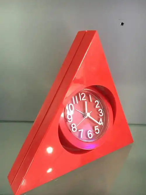 6*18cm【产品名称】pg三角形闹钟商品描述空间客厅,卧室颜色白色,红色
