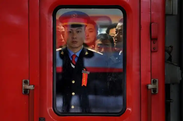 纪实摄影中多照片重复的视觉力量