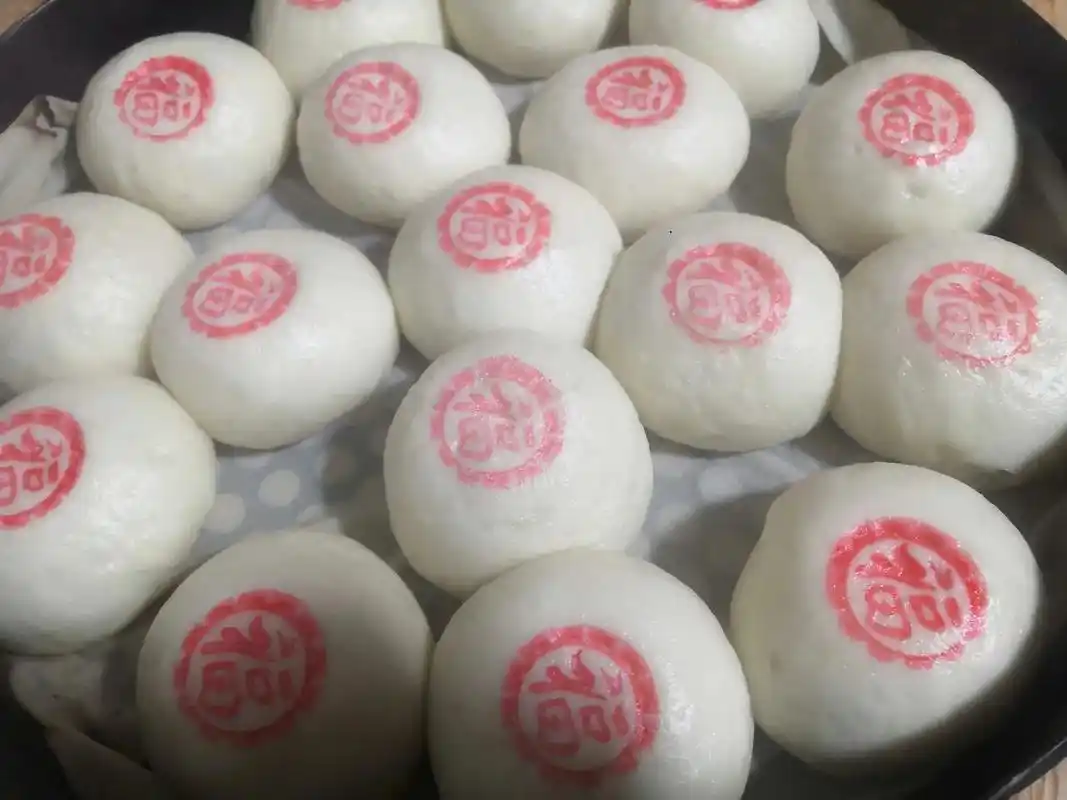 糯米馒头纯手工制作,100个算是个大客户了吧.多做点,再做2 - 抖音