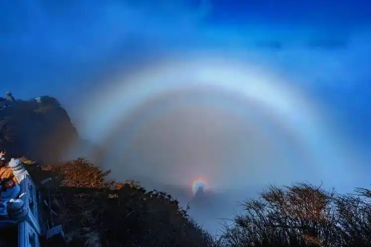 我在峨眉山,见证了四月最美佛光_光环_版权_灵气