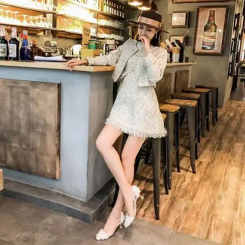 刚上新的小香风套装搭配小白鞋显年轻又好看谁穿谁时尚