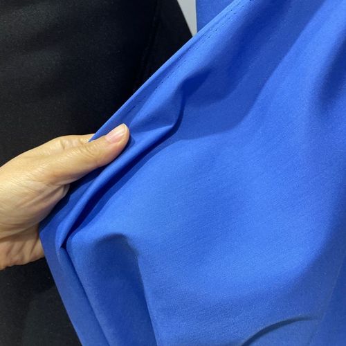 蓝色涤棉布料的确良办公室窗帘布烫台布夏季衬衣面料工作服天蓝色