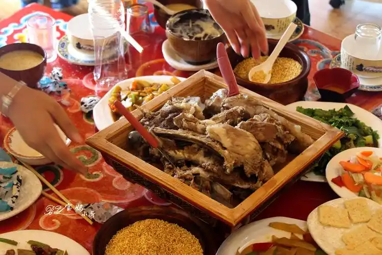 迷人的杭盖草原,品蒙餐,全羊宴,大快朵颐