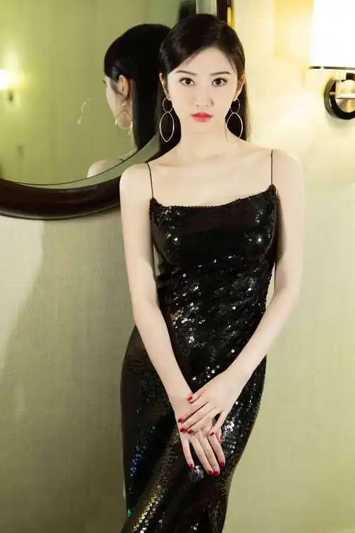 景甜吊带连衣裙性感写真_张继科_网友_黑色