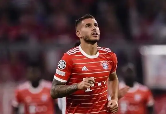 门兴格拉德巴赫的中场球员科内成为了拜仁慕尼黑和利物浦两大豪门