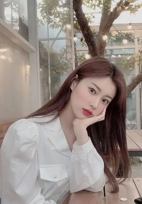 南韩最美女友脸姜惠元靠完美自拍照片成为万千粉丝追捧的女团成员