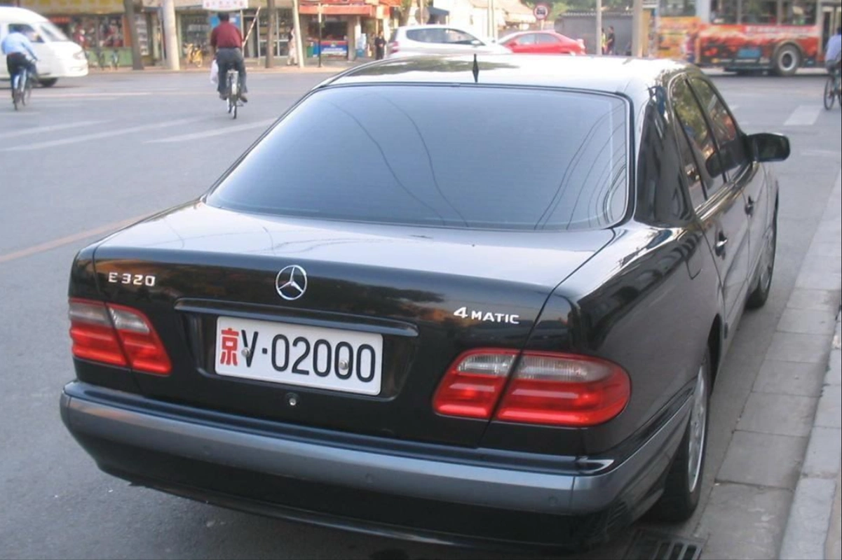 中国三种"特殊车牌",路上碰到了要远离,都是一些"大人物"