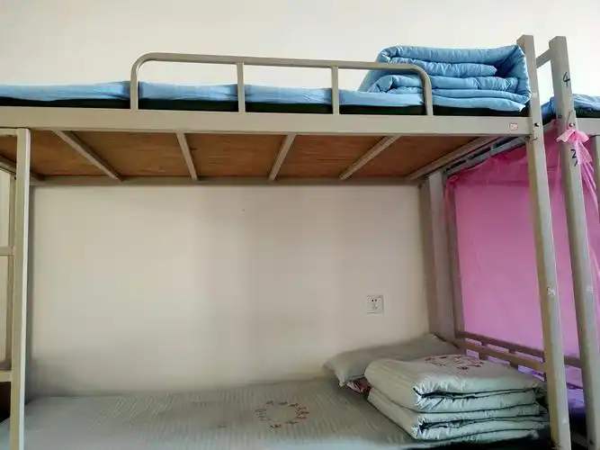 浓郁学校文化,优化宿舍环境――记庆云四中六年级"行走式"班主任交流