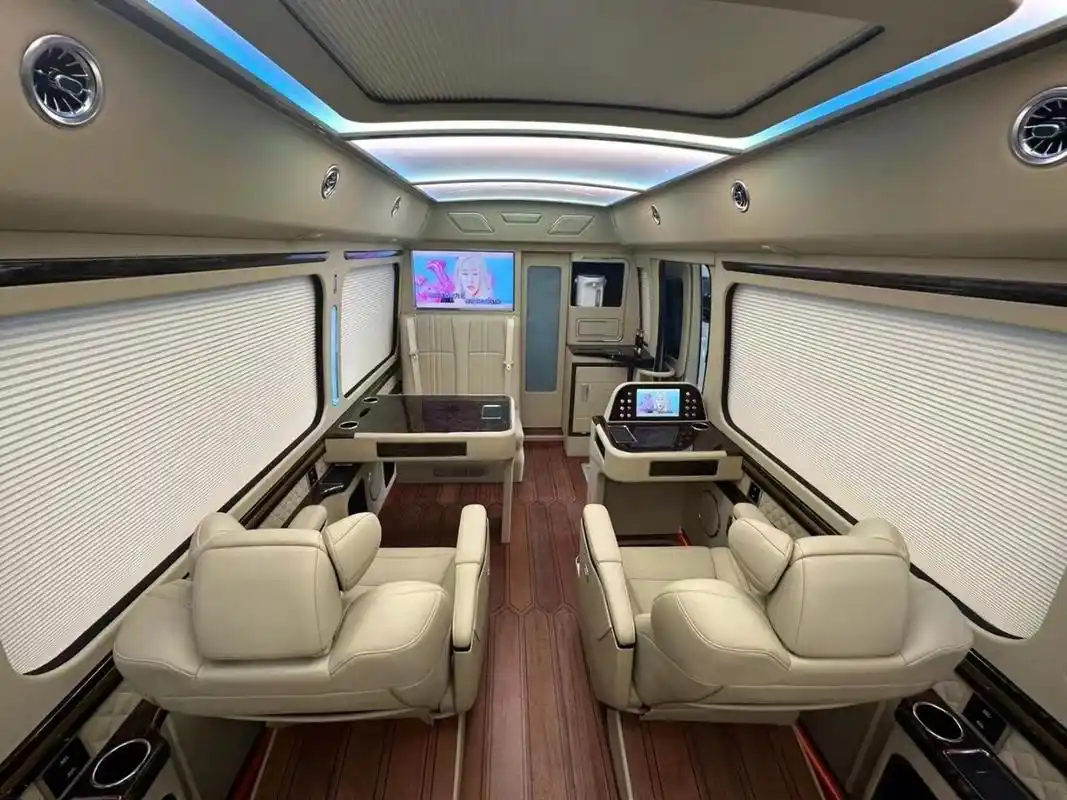 成都考斯特豪华商务车现车销售内饰改装,丰田考斯特座位数为6-23座