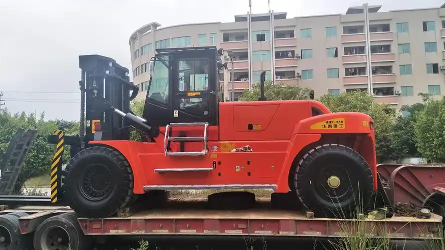 25吨叉车华南重工厂家直销