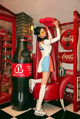 "可乐女孩"时尚大片,活泼可爱加上青春独有的气质,太高级了!