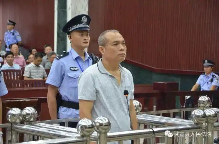 武宣"拍蝇打虎": 原水利局局长受贿百余万被公诉