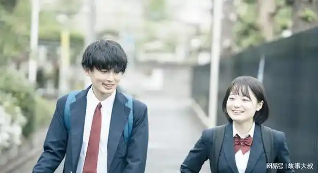 前桌的我俩表现出男生绅士风度,后桌的两女生就肆无忌惮,蹂躏我