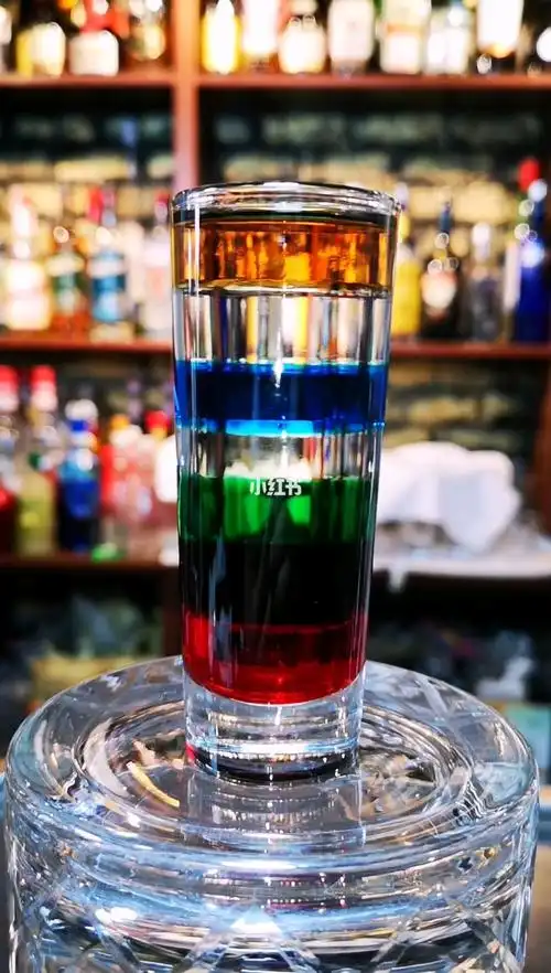 七色彩虹鸡尾酒
