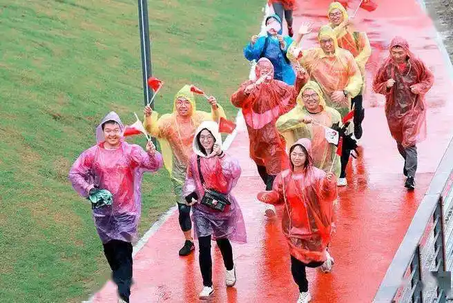 他们风雨中奔跑的身影,在萧山科技城汇聚成一抹亮丽的"西电红"_校友
